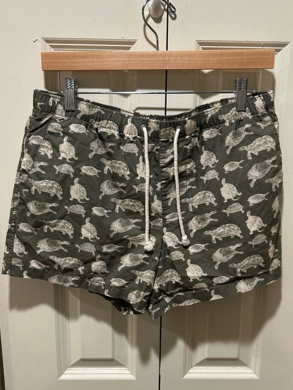 Club‎ Monaco Swim Shorts 4” Turtle Print , Small